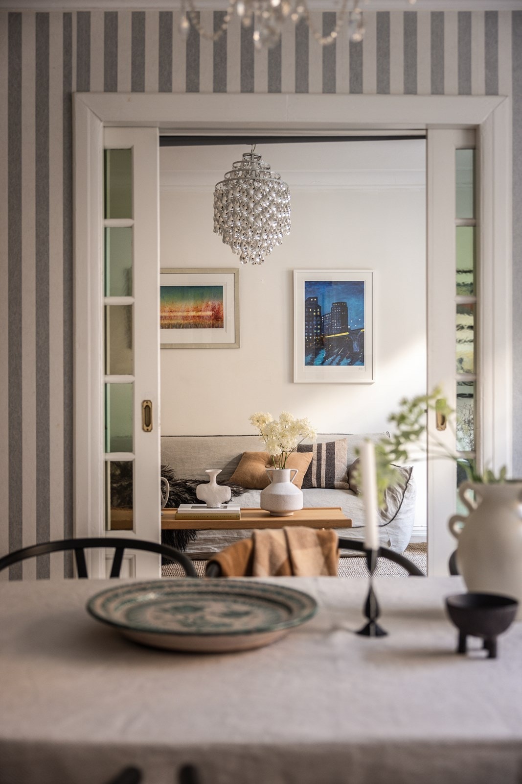 Fra spisestue inn mot TV stue Galleribilde