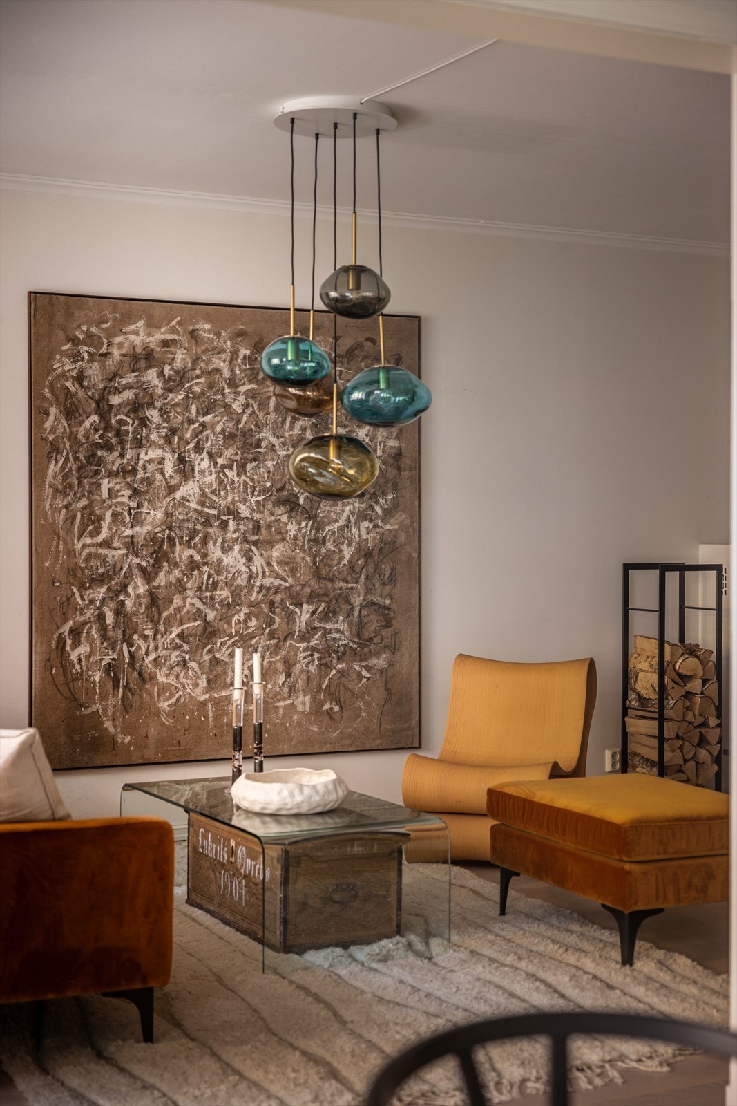 Mye vegg plass og generøs takhøyde gir mange spennende muligheter for innredning samt interiør Galleribilde