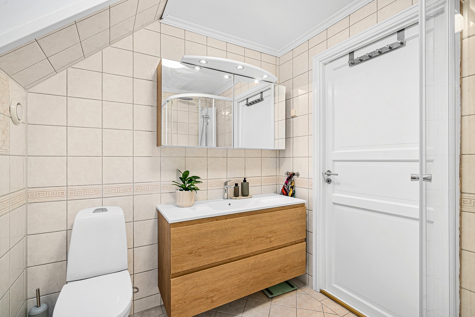 2. etg: Utsnitt bad. Servant, dusj og wc fra 2025 Galleribilde