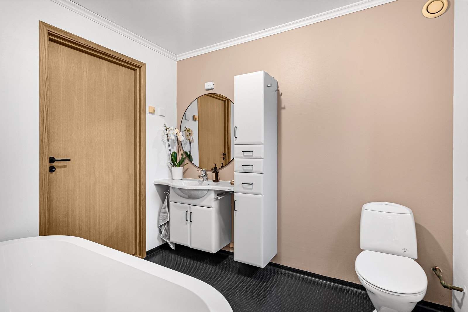 1. etg: Utsnitt bad Galleribilde