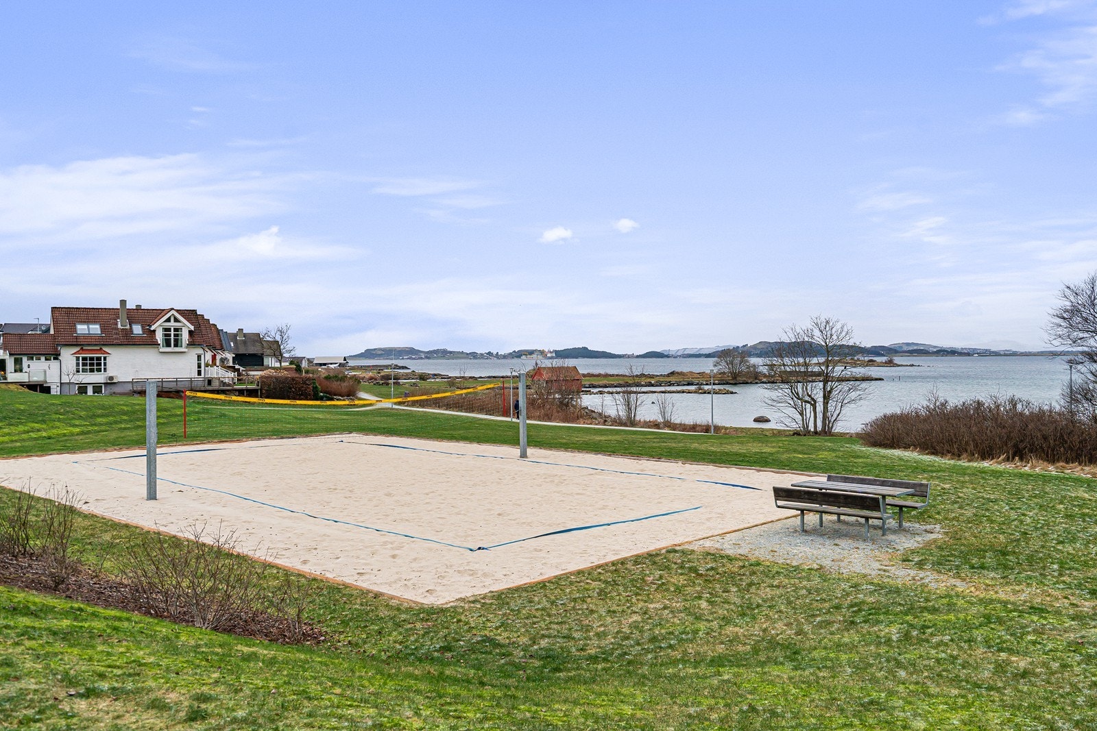 Umiddelbar nærhet til Sandvågen med turstier og aktiviteter Galleribilde