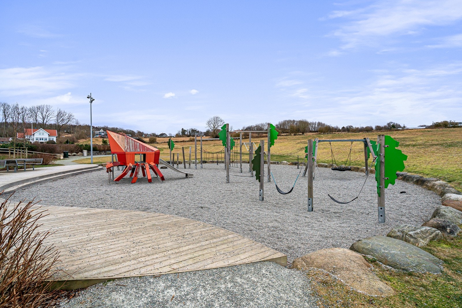 En av flere lekeplasser langs kystlinjen Galleribilde