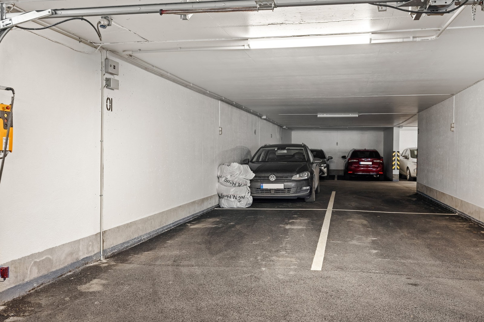 Det medfølger en fast parkeringsplass i felles, lukket garasjeanlegg. Galleribilde