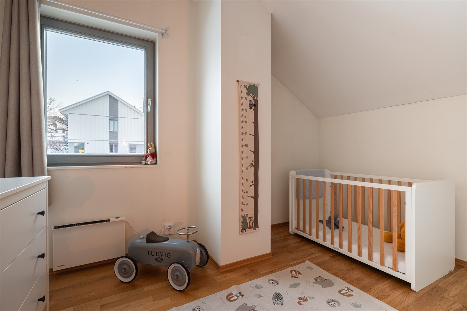 Soverommene er fleksible i bruk og egner seg godt som barnerom, gjesterom eller hjemmekontor. Galleribilde