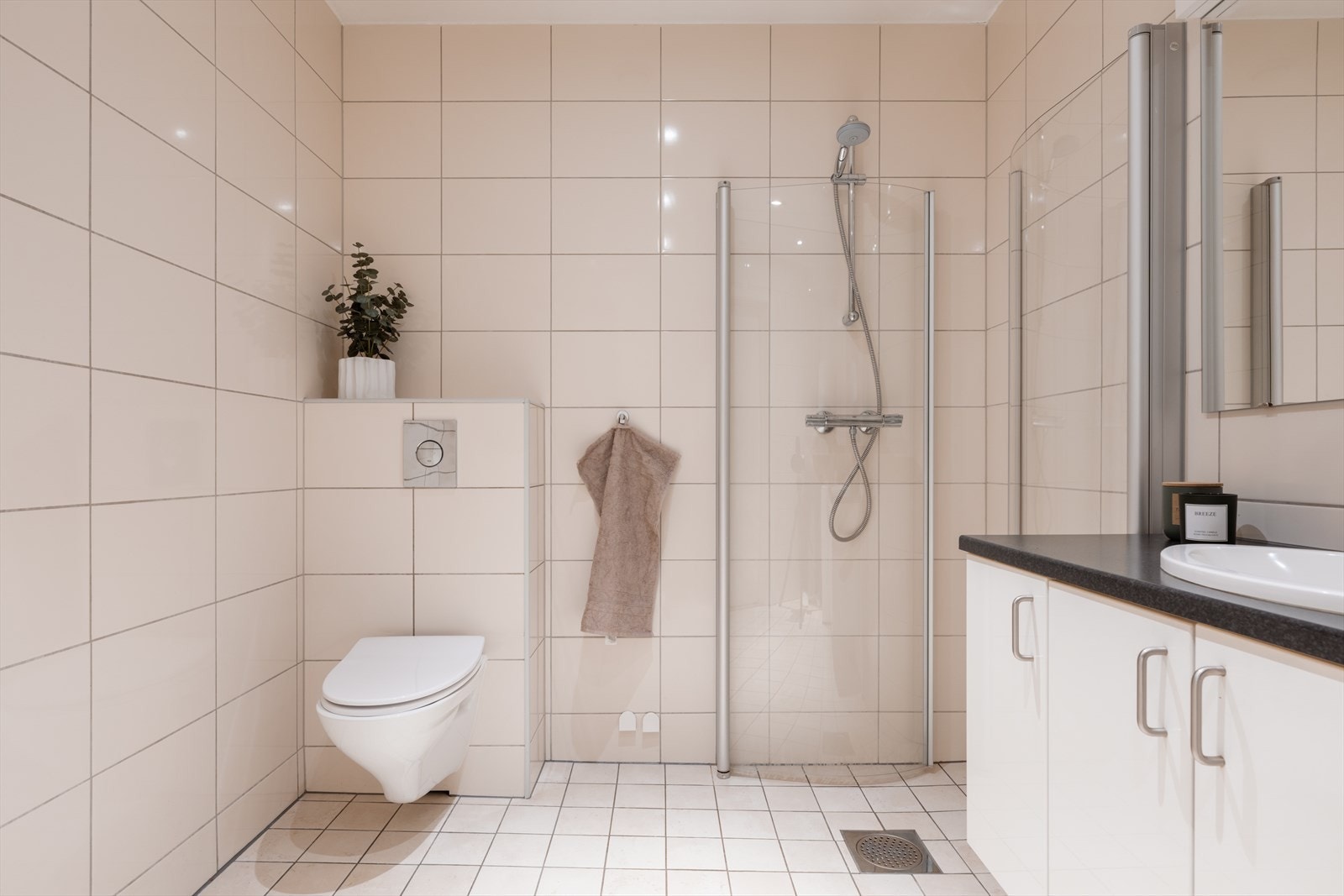 Her er det tilrettelagt for vaskemaskin og tørketrommel. Galleribilde