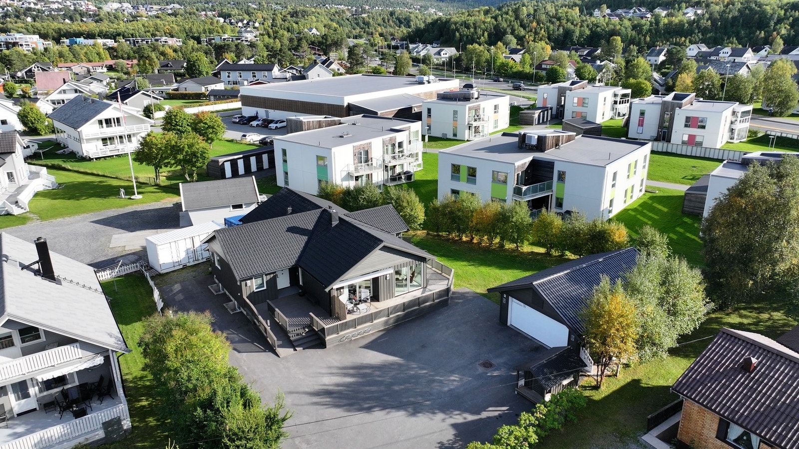 Boligen har en fin beliggenhet i nærheten av butikk og bussholdeplass på Kronstad Galleribilde