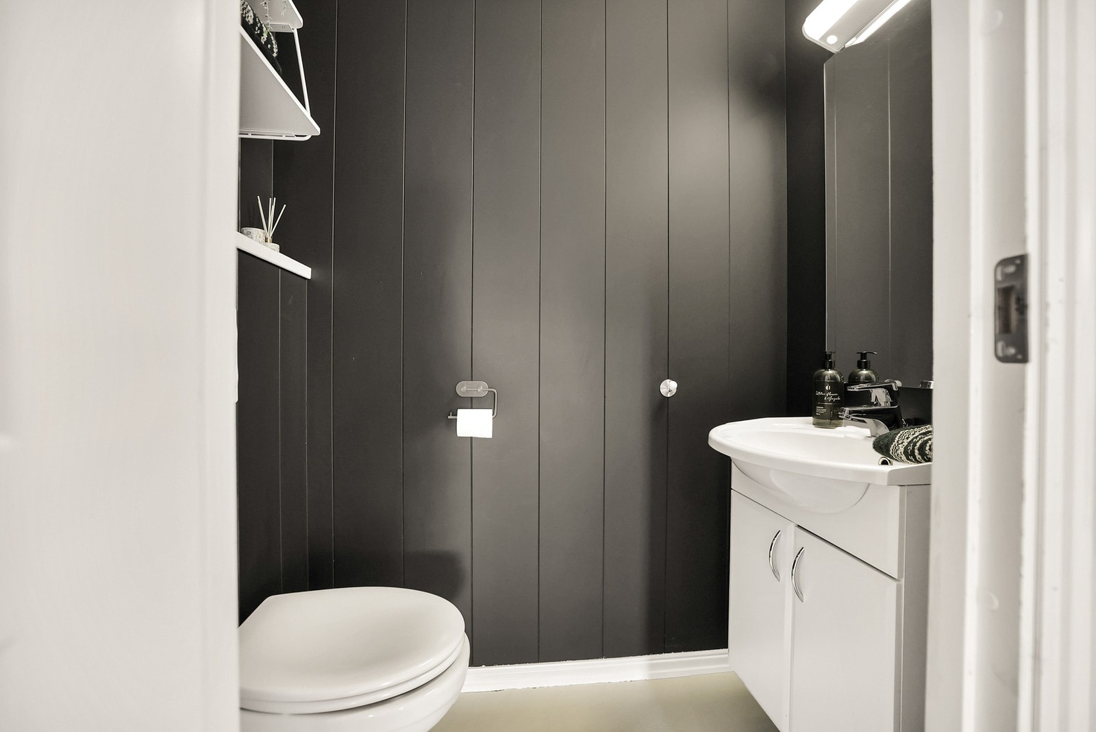 Toalettrom med adkomst fra gang Galleribilde