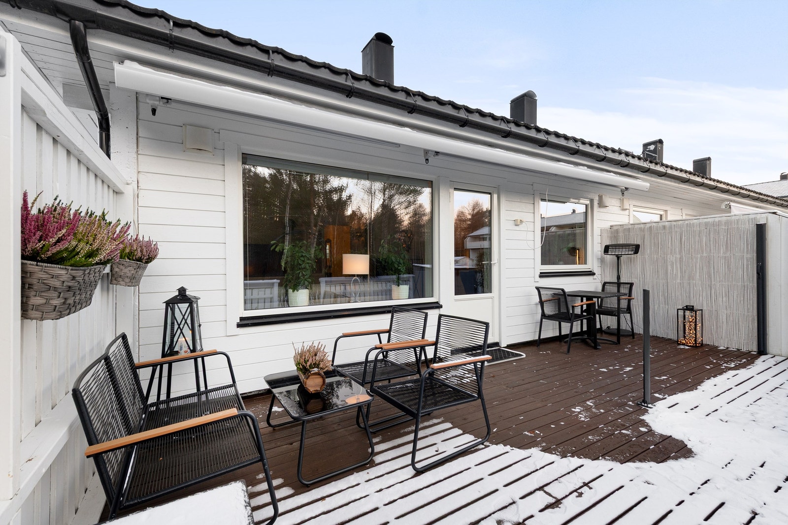 Nyere markise på 6 m over terrassen Galleribilde