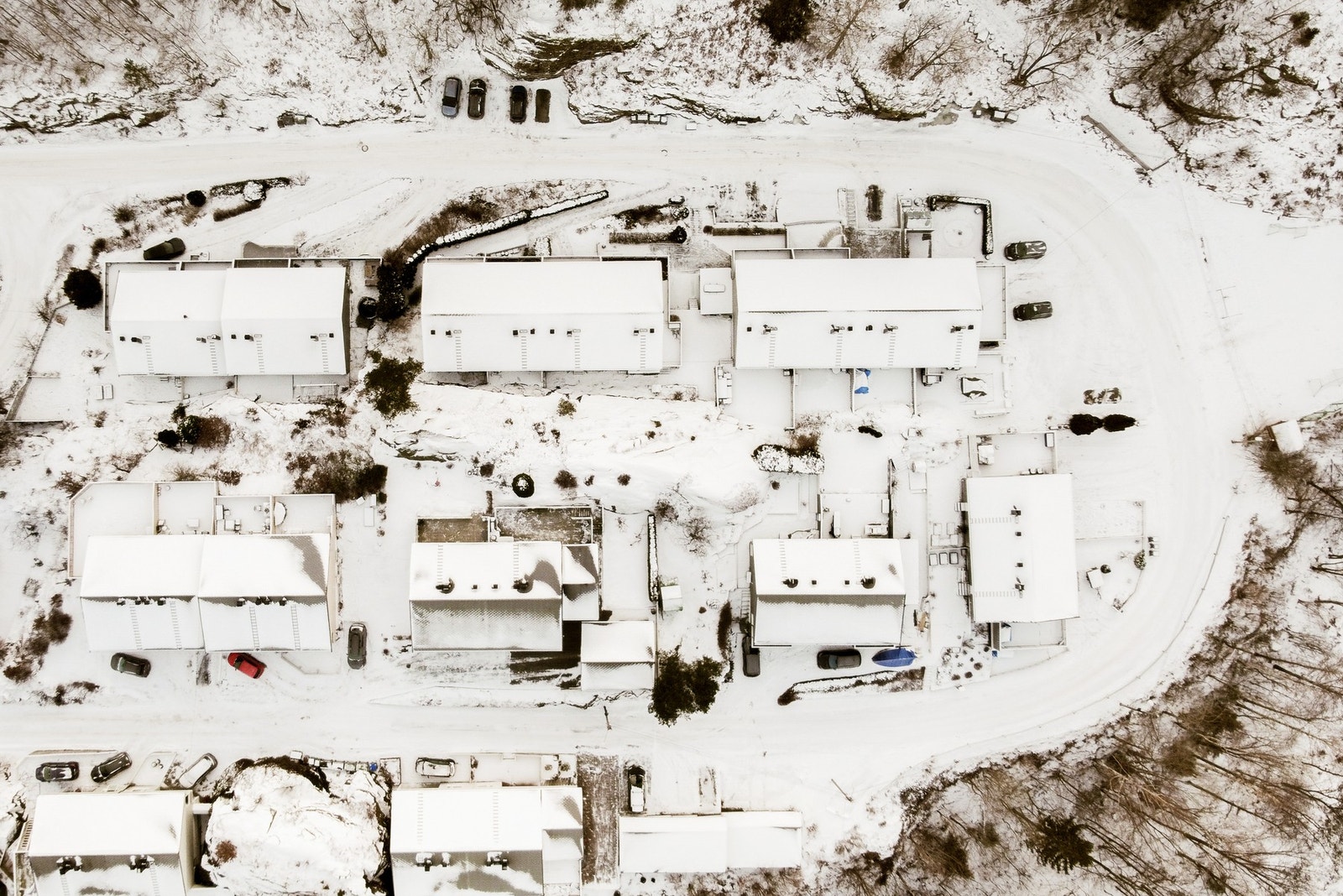 Området har gode parkeringsmuligheter og enkel tilgang til offentlig transport, med kollektivknutepunktene Hesthagen og Rørvik kun få minutters gange unna. Galleribilde