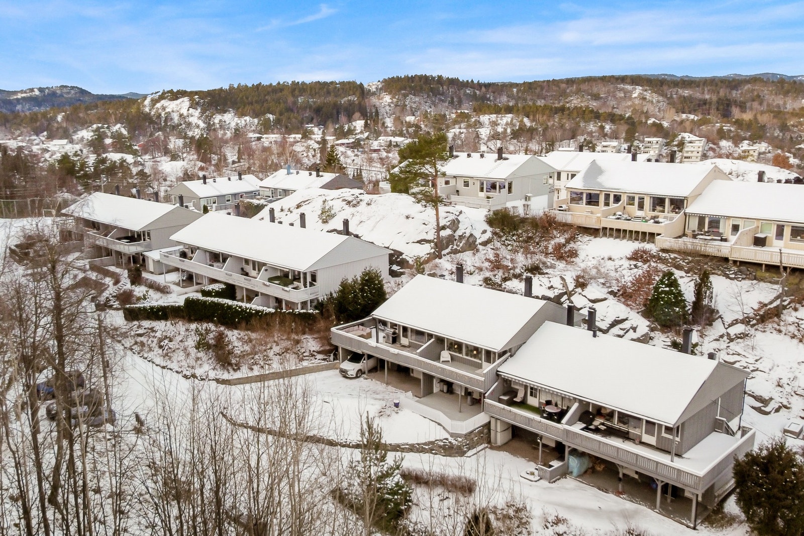 Hestehagen er et barnevennlig område med rolige omgivelser og nærhet til både natur og sentrale fasiliteter. Galleribilde