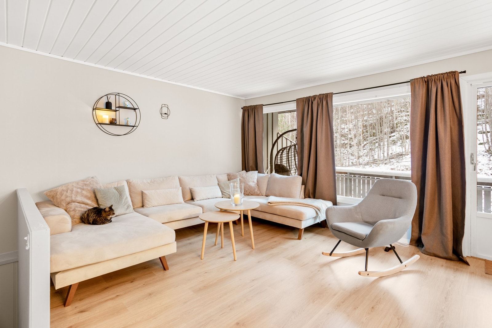 Romslig rekkehusleilighet med 3 soverom og store uteplasser! Galleribilde