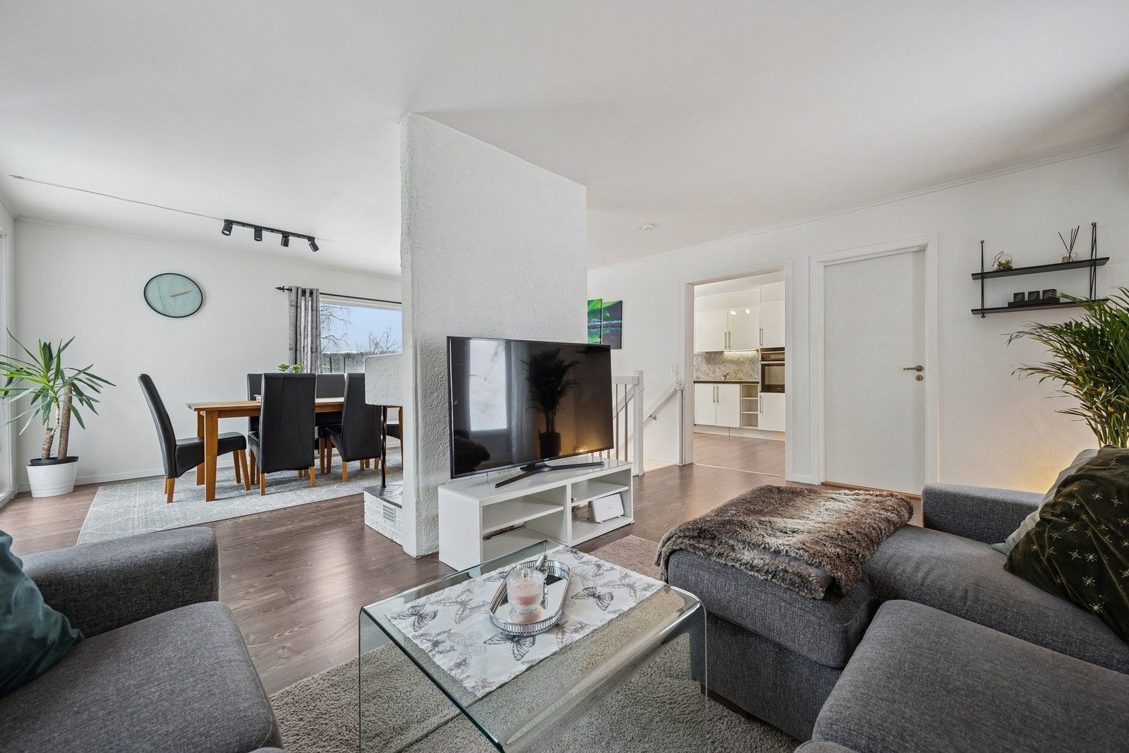 Her får du en bolig med god standard, gjennomtenkt planløsning og en god beliggenhet med nærhet til servicefasiliteter og sentrum. Galleribilde