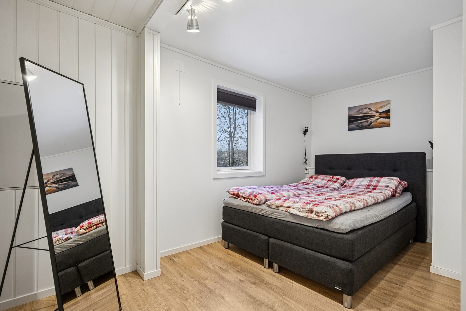 Soverommene i underetasjen er på 9,5 m². Galleribilde