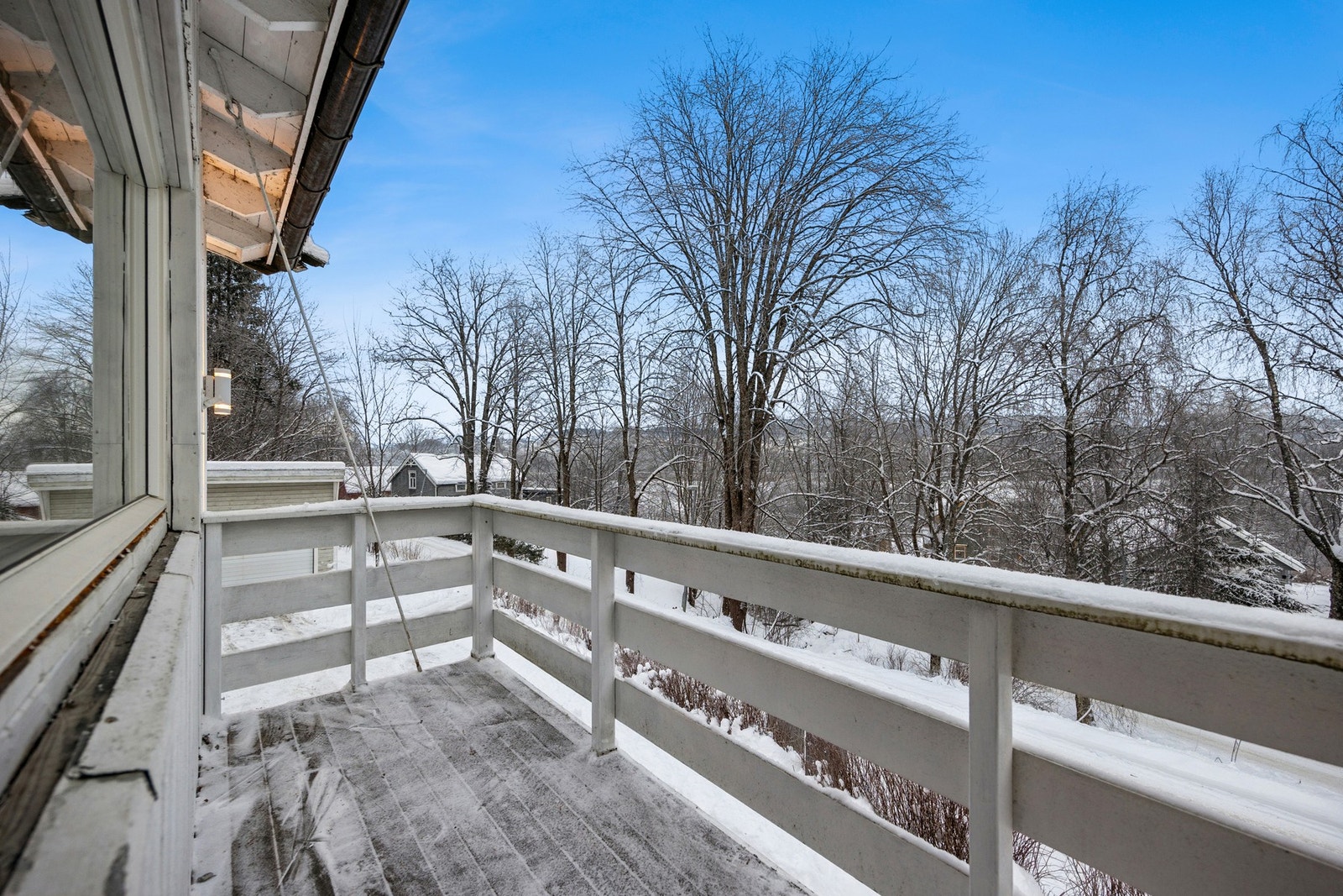 I tillegg er det også en veranda i 1.etasje på 3 m². Galleribilde