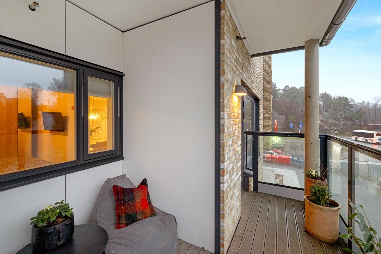 Balkong med plass til utemøbler Galleribilde