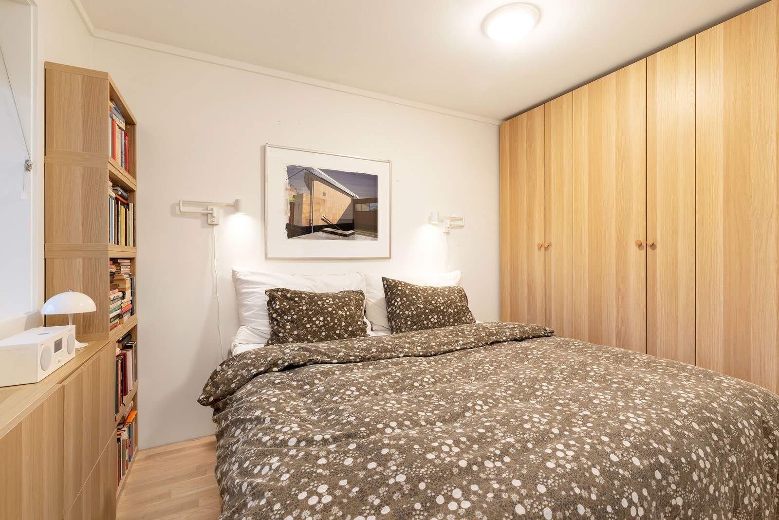 Hovedsoverom med god plass til dobbeltseng Galleribilde