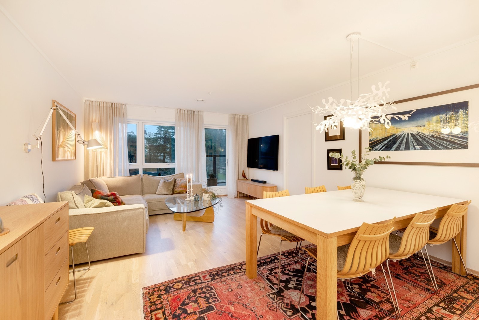 Eiendomsmegler Norge ved Henrik Lossius ønsker deg velkommen til Skonnertveien 18! Galleribilde