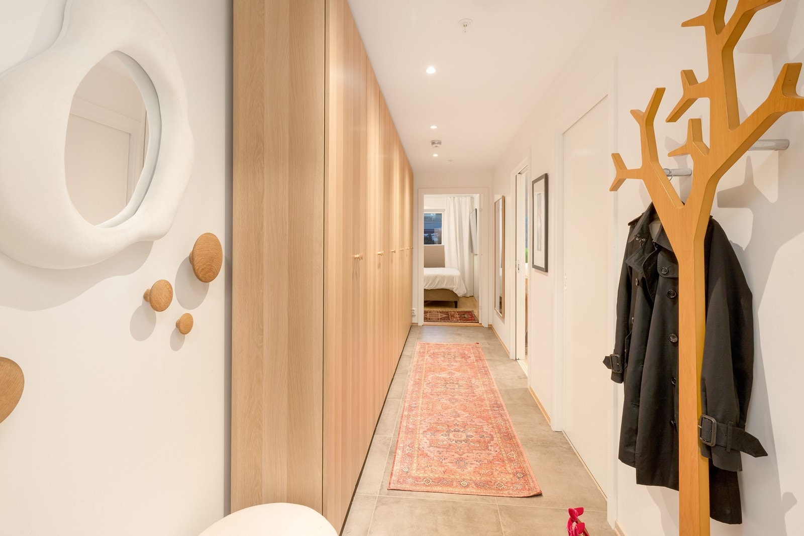 Romslig gang/entré med mye oppbevaring Galleribilde