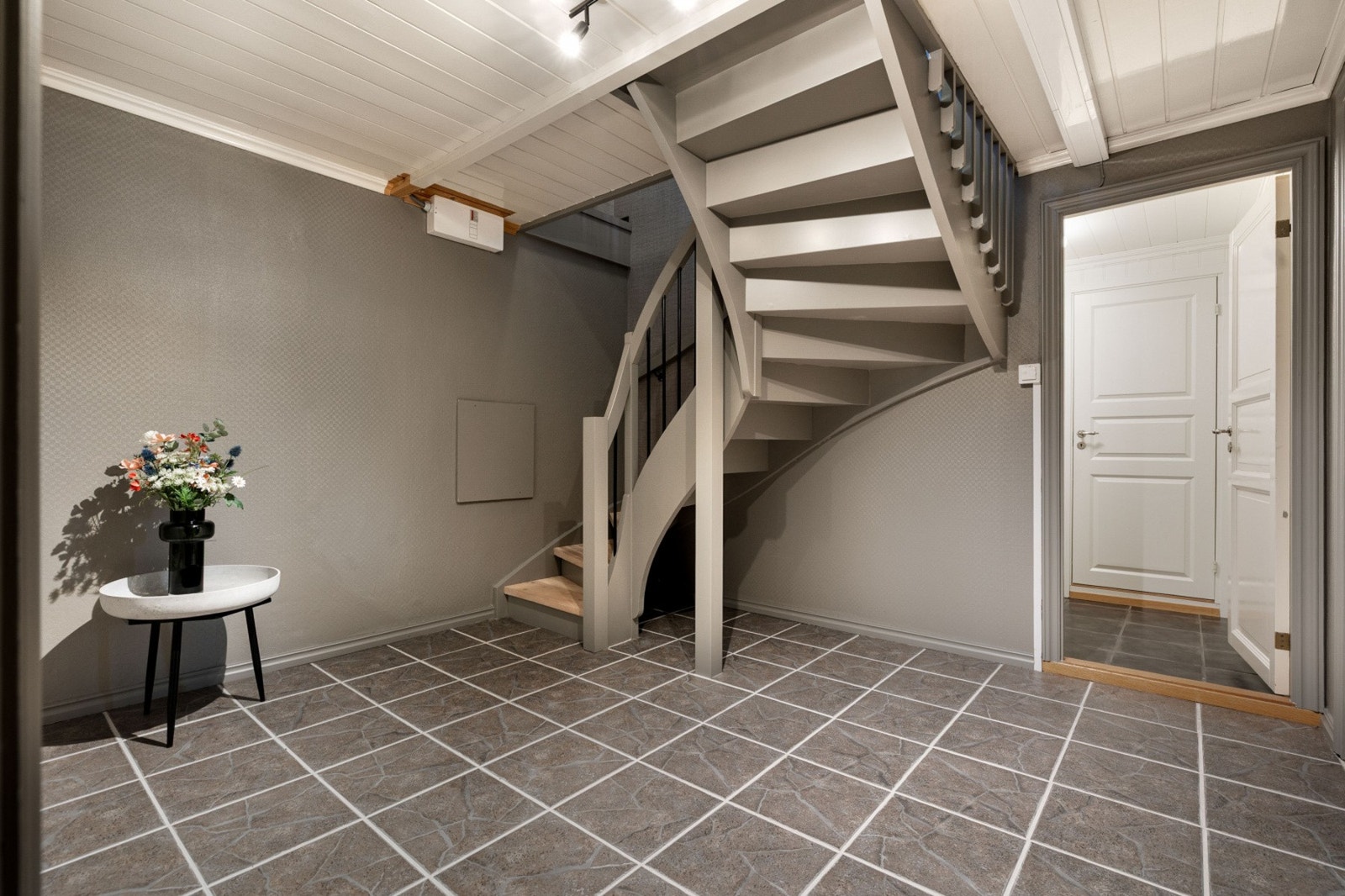 Velkommen ned til underetasjen. Galleribilde