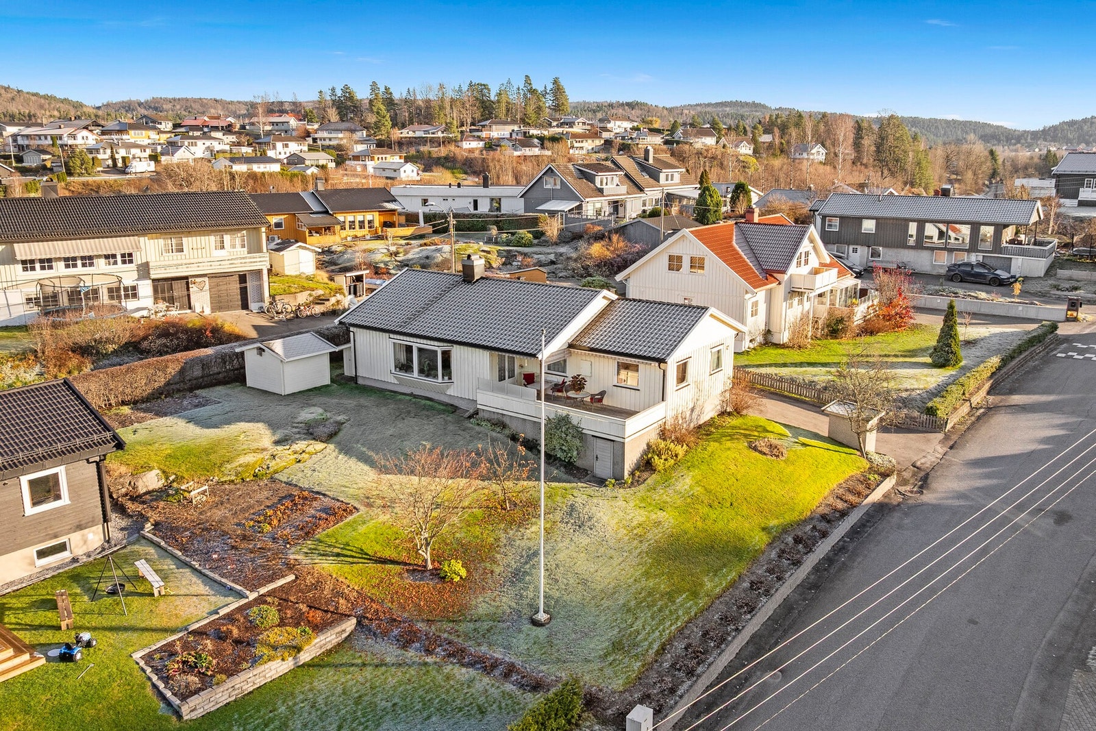 Velkommen til Brattåsveien 42 - presentert av Martin Sundet v/ EIE eiendomsmegling. Galleribilde