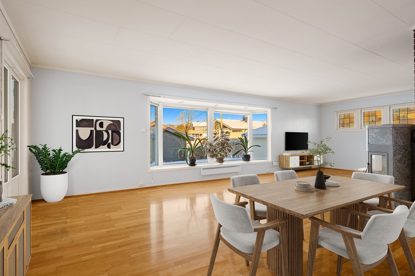 Romslig stue med gode møbleringsmuligheter. Galleribilde