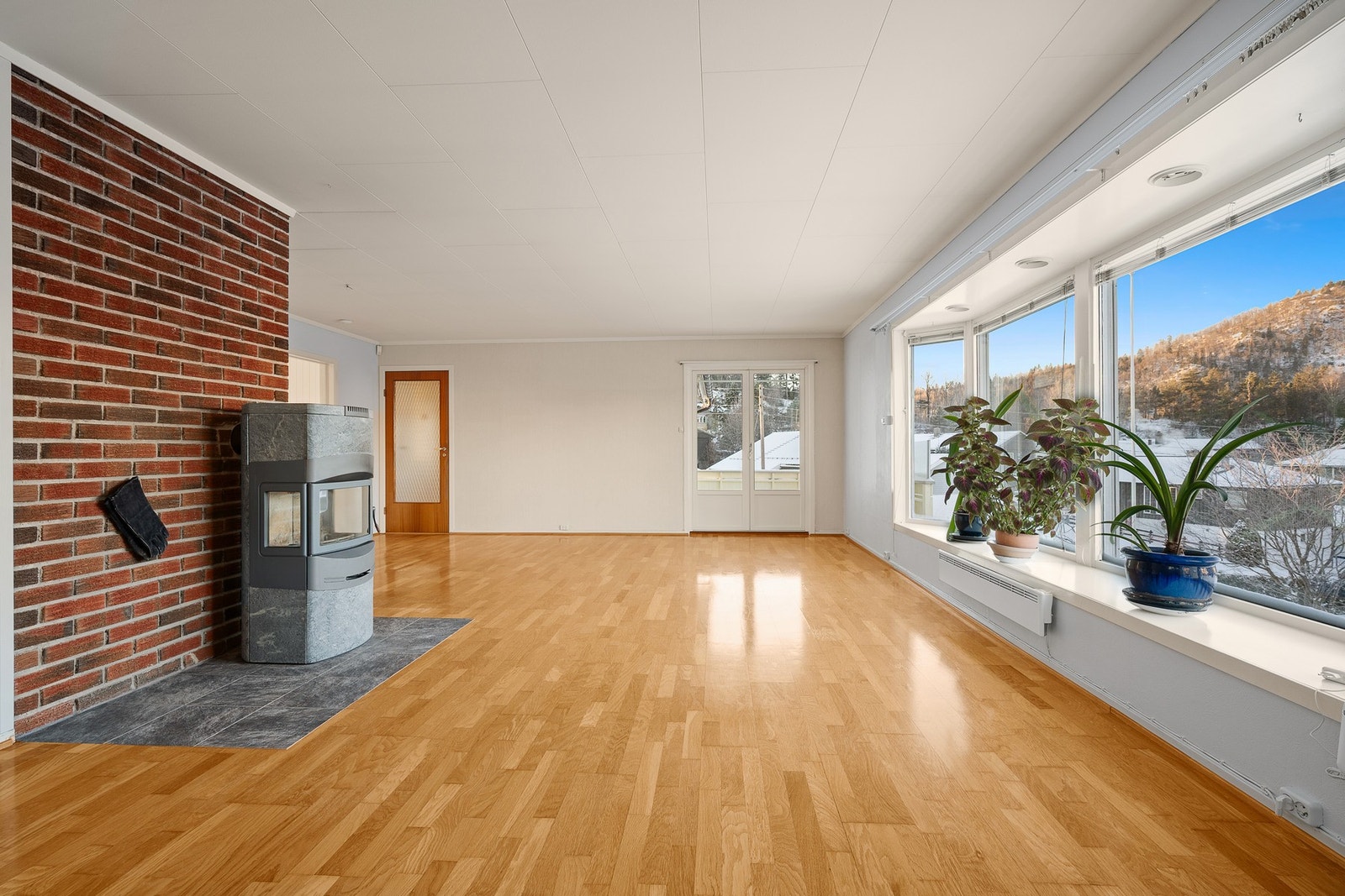 Fra stua har du hyggelig utsyn mot sentrum og Jordstøyp. Galleribilde