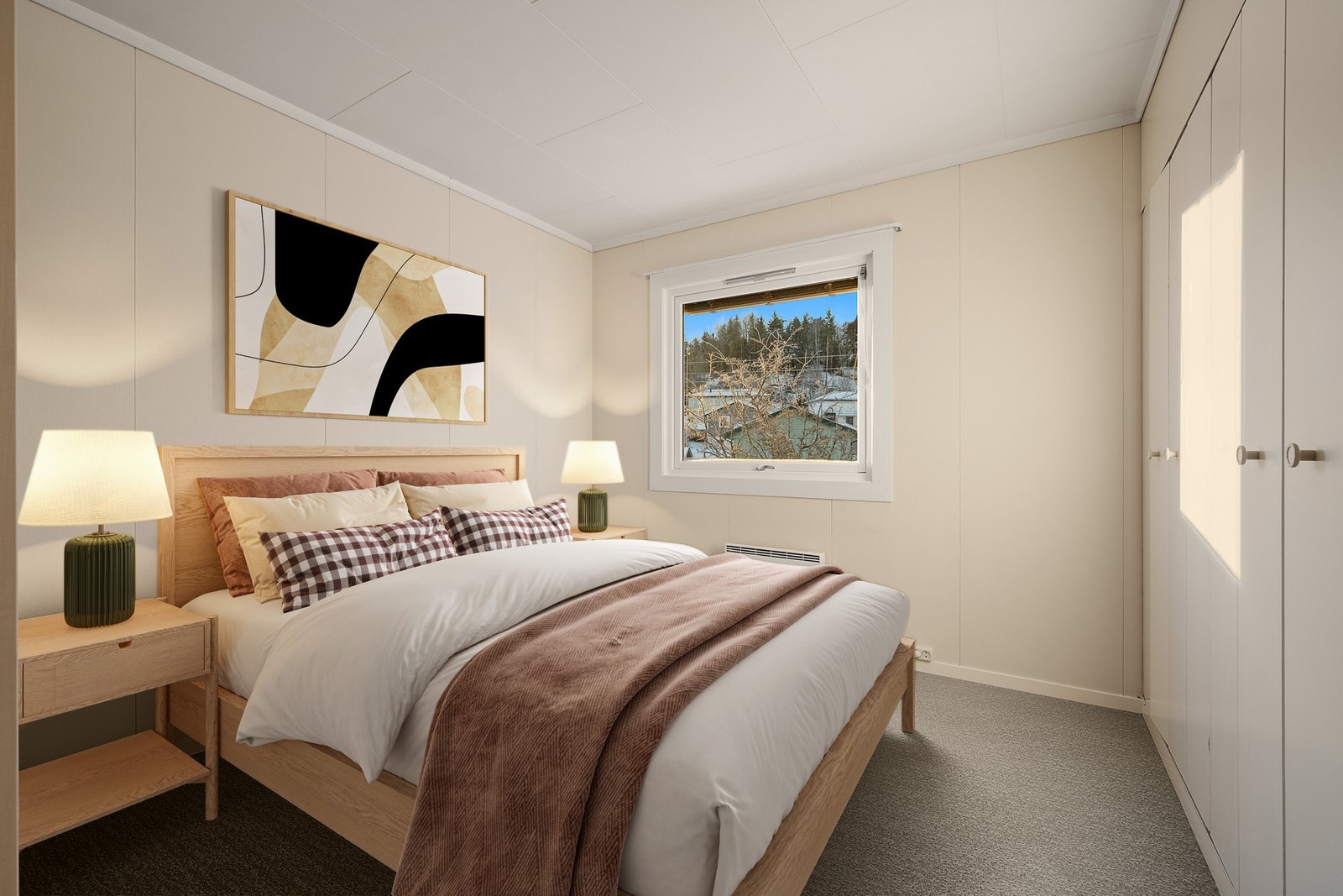 Hovedsoverommet har god plass til dobbeltseng og har romslig garderoberekke. Galleribilde