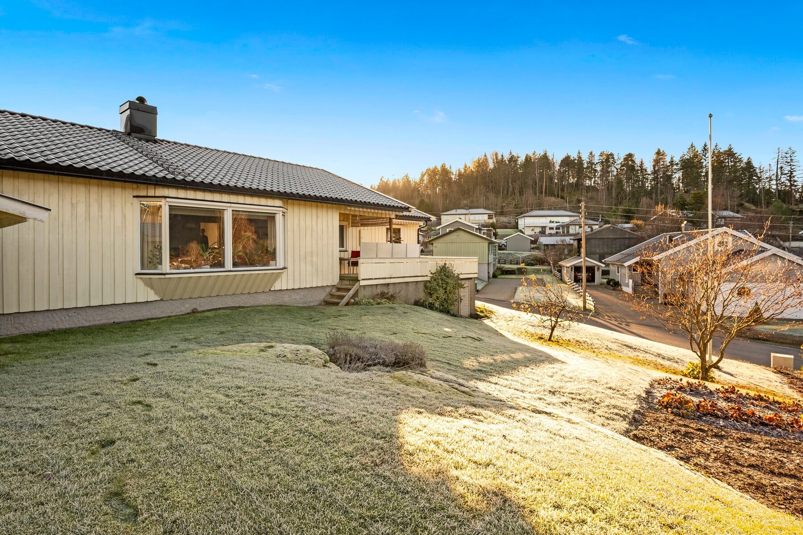 Hyggelig hageområde med gode utviklingsmuligheter. Galleribilde