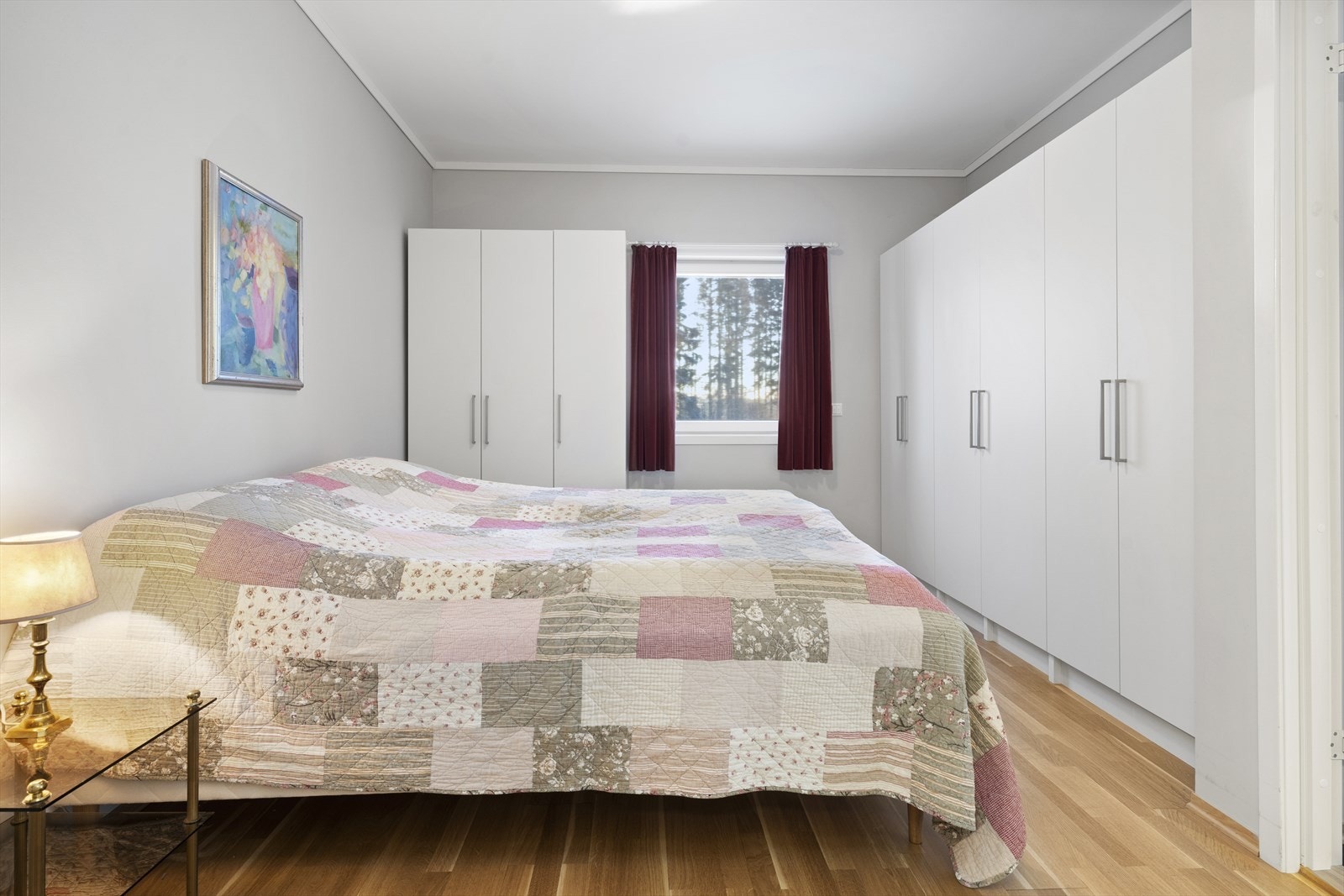 Mye skapplass Galleribilde