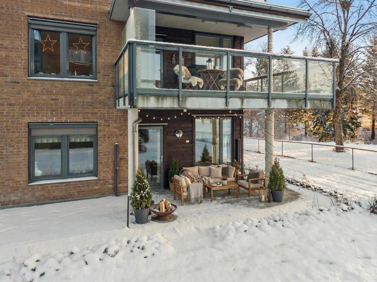 Terrasse med god plass til sittegruppe Galleribilde