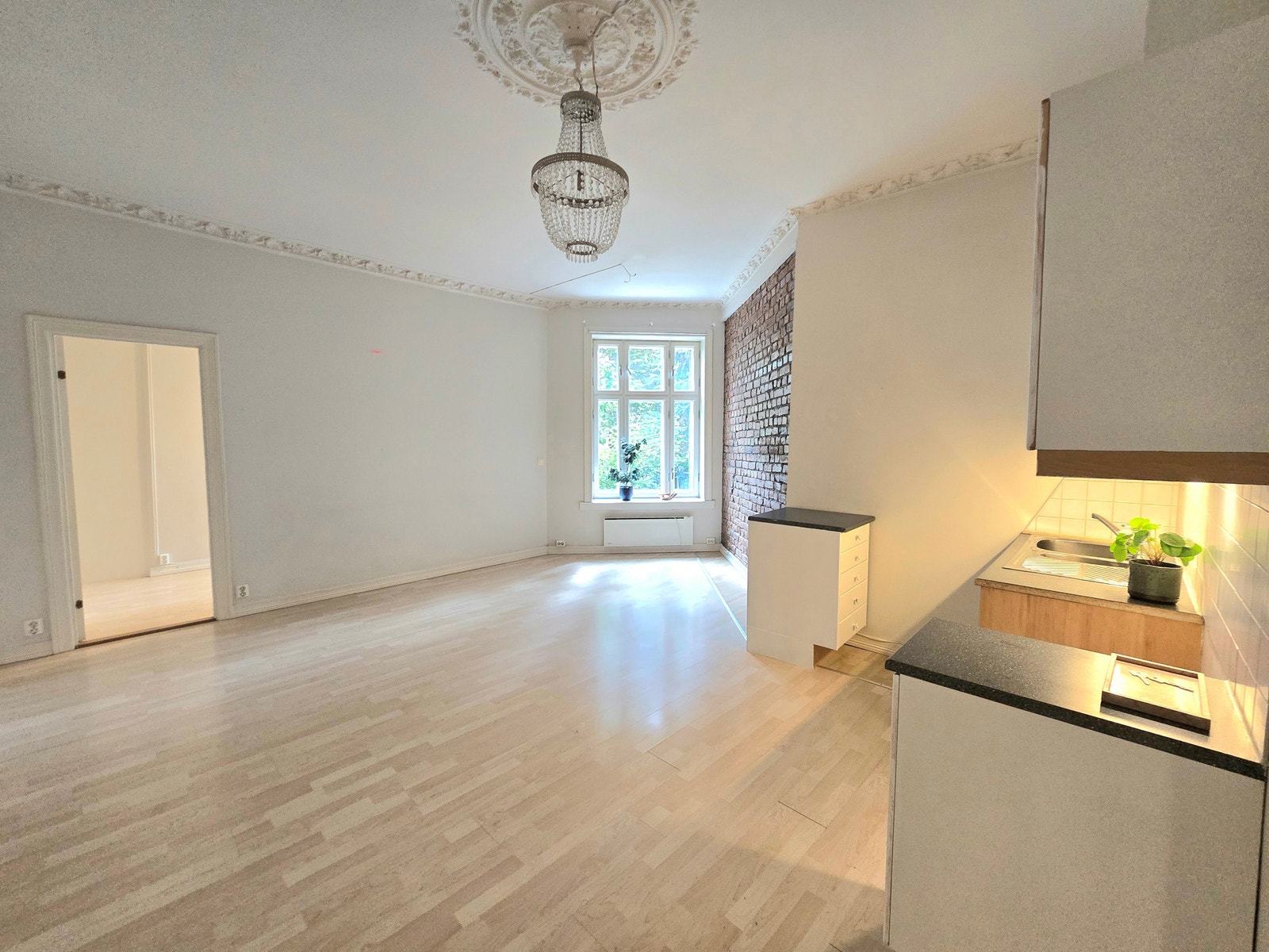 Stue/kjk med god plass Galleribilde