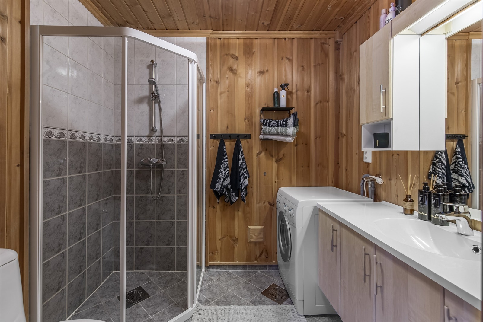 Flislagt gulv med varmekabler Galleribilde