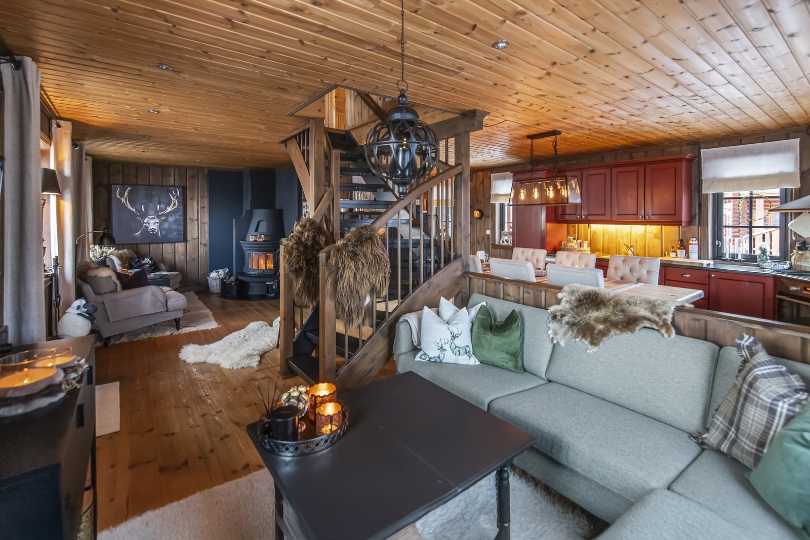 Hytten har en åpen og sosial romløsning Galleribilde