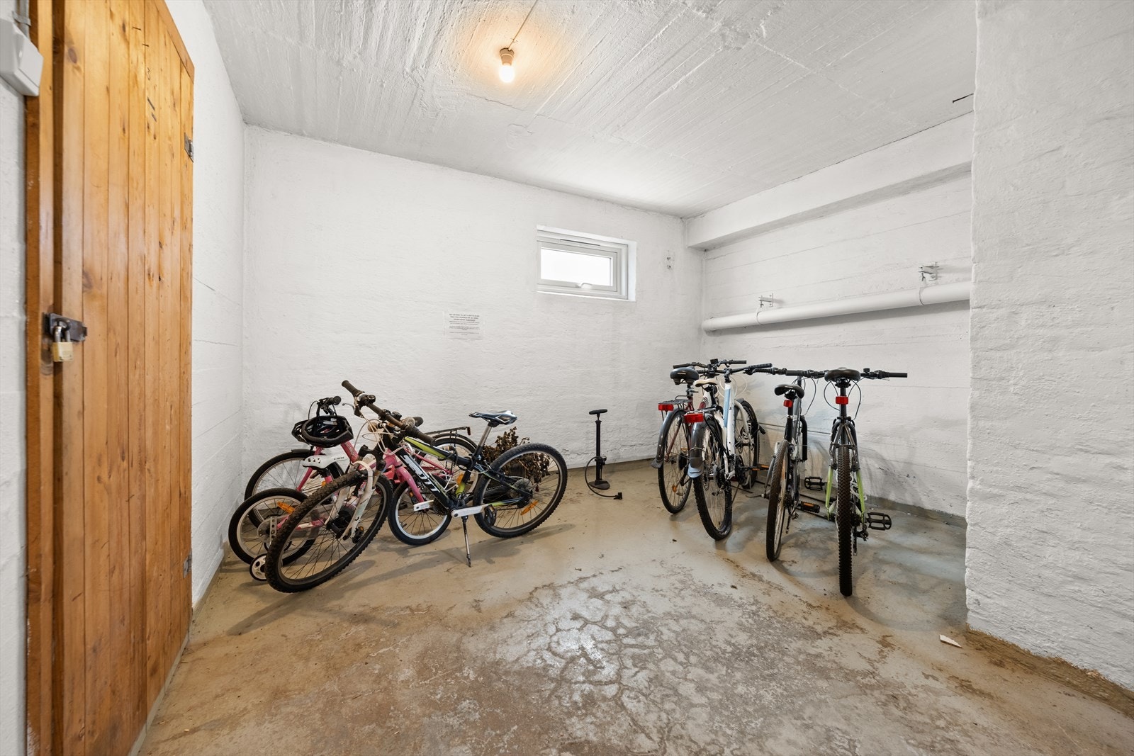 Felles sykkelparkering Galleribilde