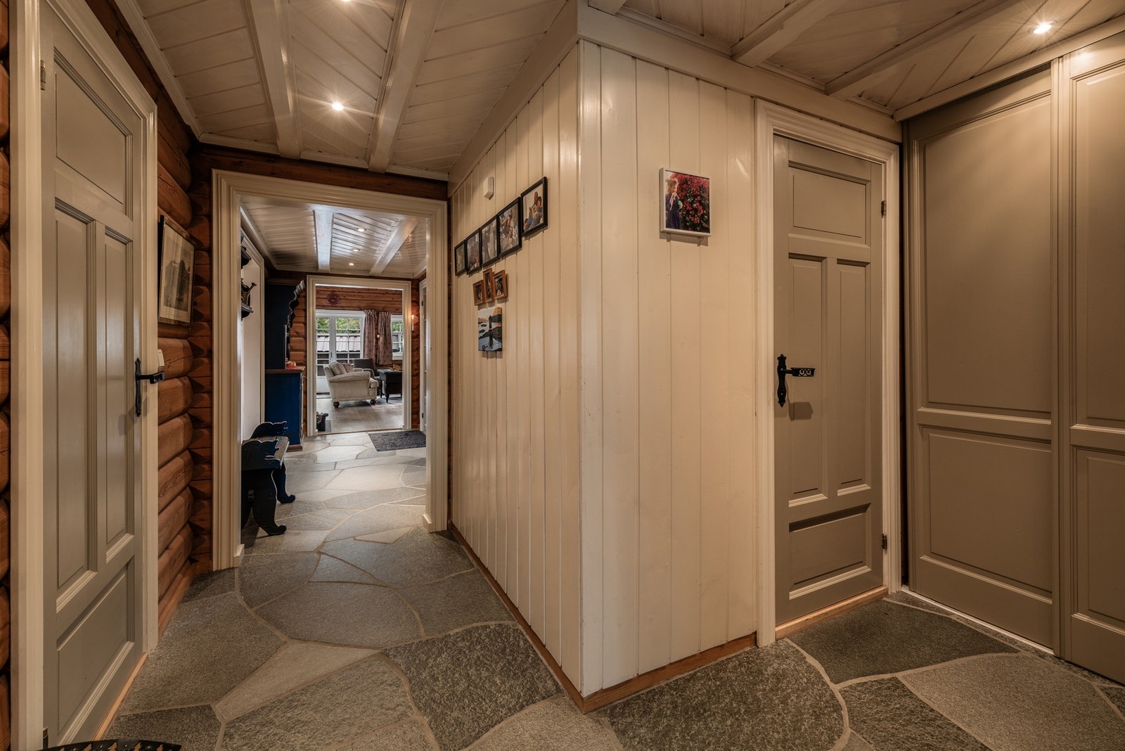 Gang med adkomst til vaskerom Galleribilde