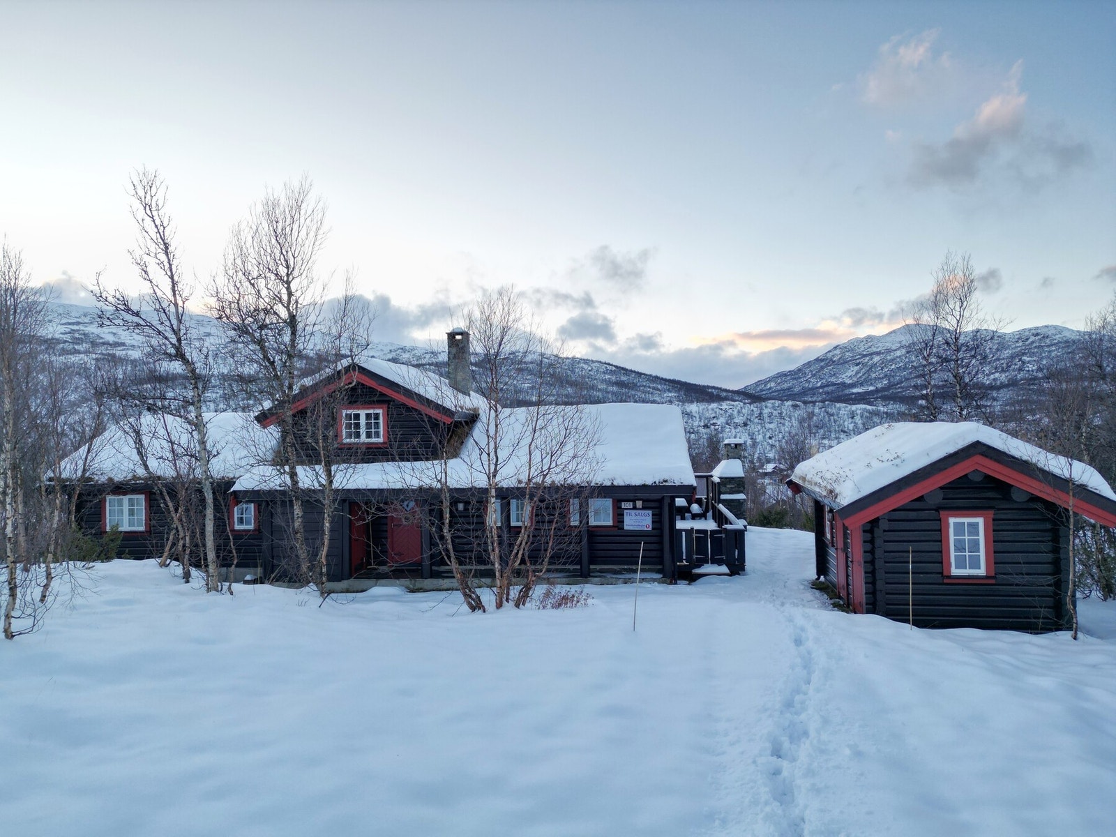 Det er også kort vei til Sudndalen som byr på masse flott turterreng, skisenter med pudderkjøring Galleribilde
