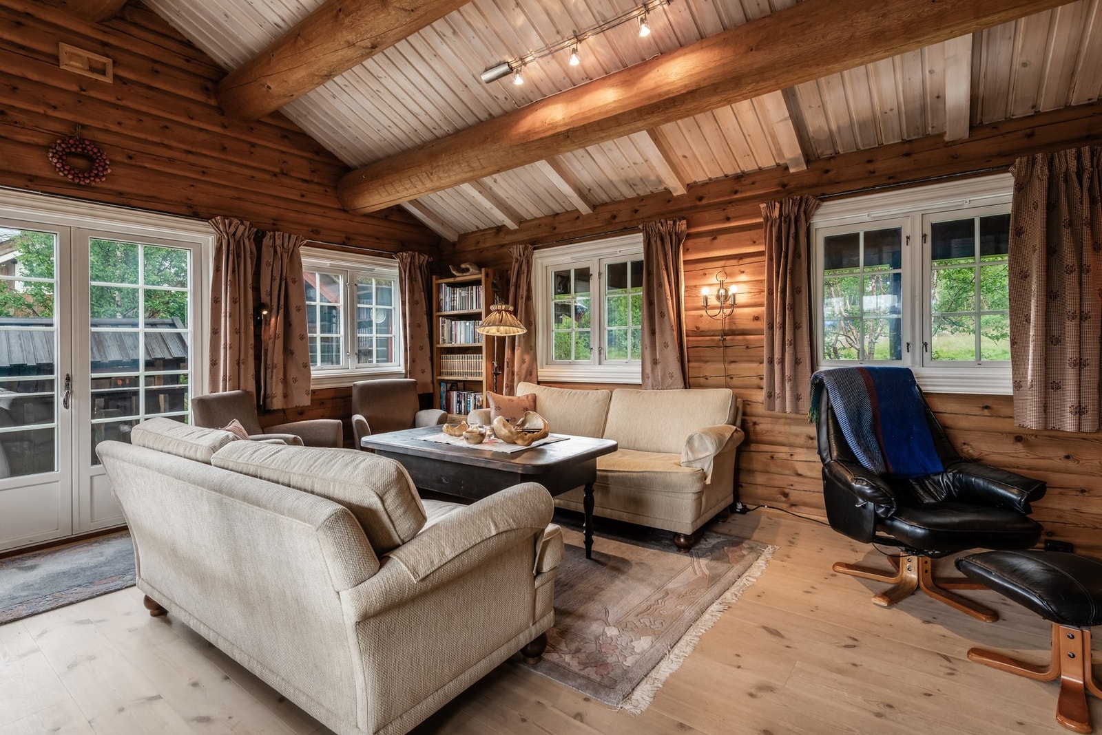 Utgang til terrasse fra stue Galleribilde