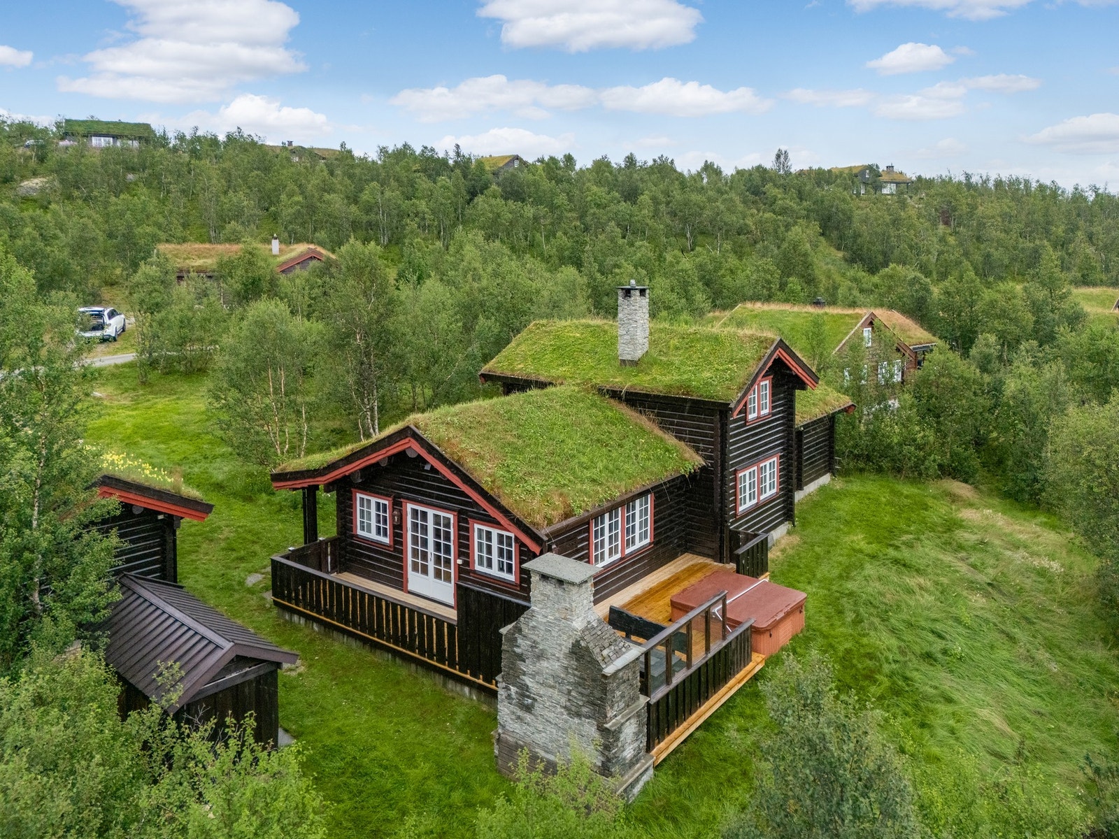 Eiendommen ligger på 905 m.o.h. med fine solforhold hele året. Galleribilde