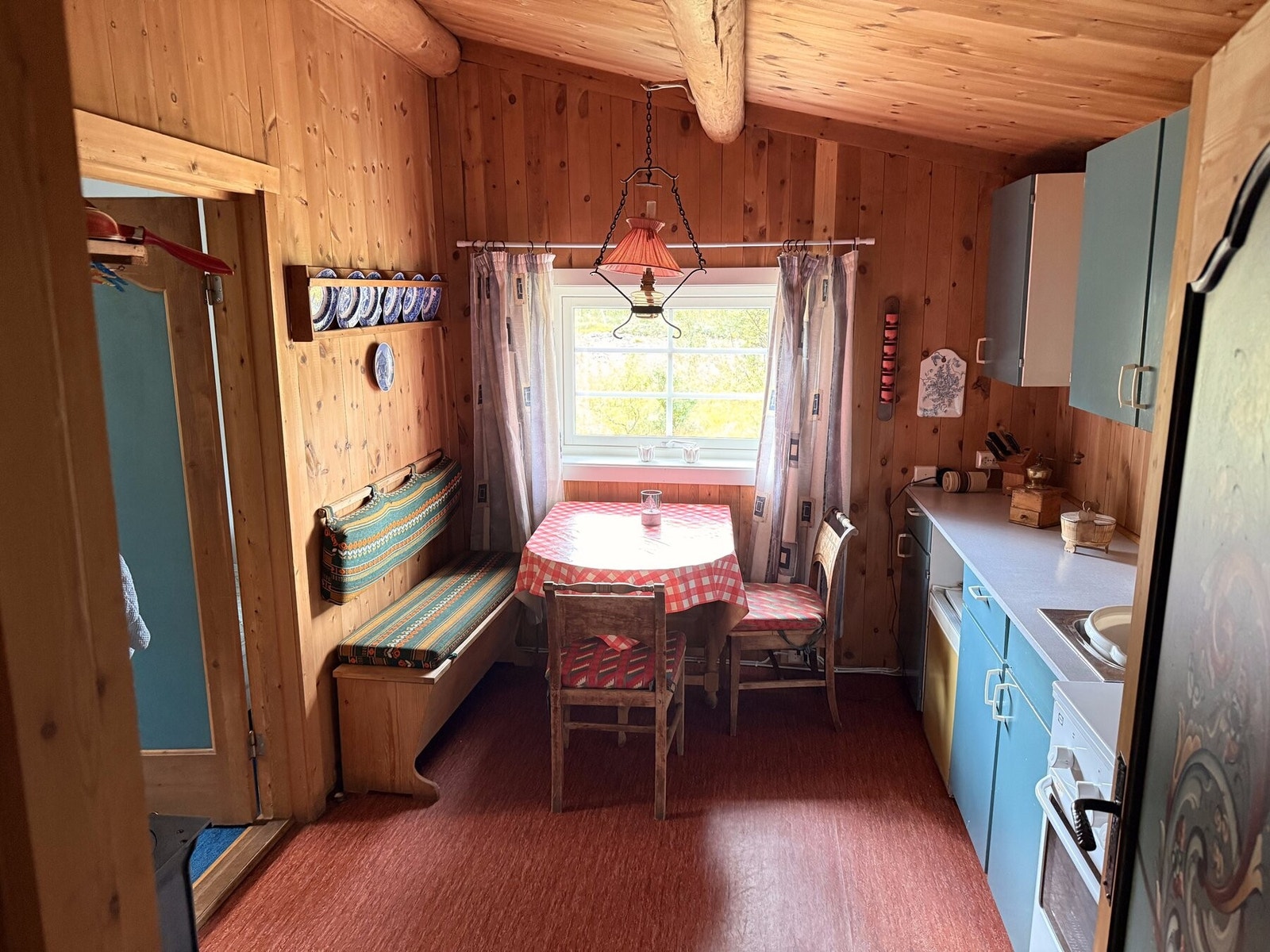 Kjøkken med spiseplass Galleribilde