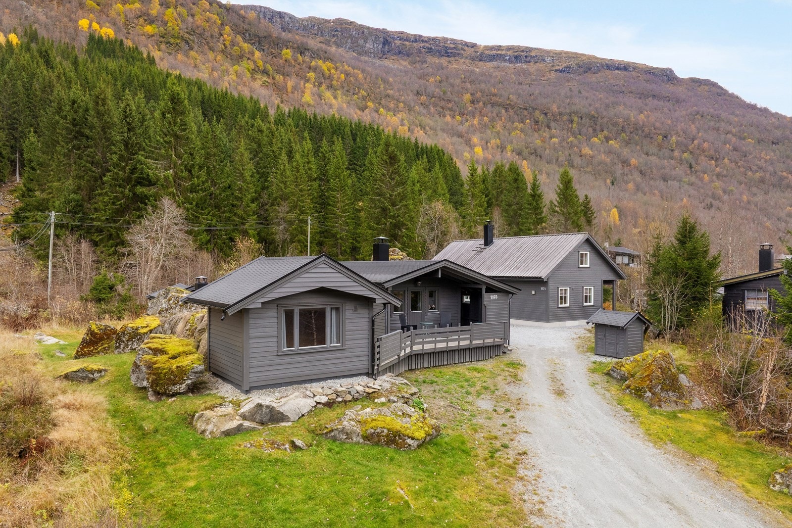 Hytta frå 1986 med anneks Galleribilde