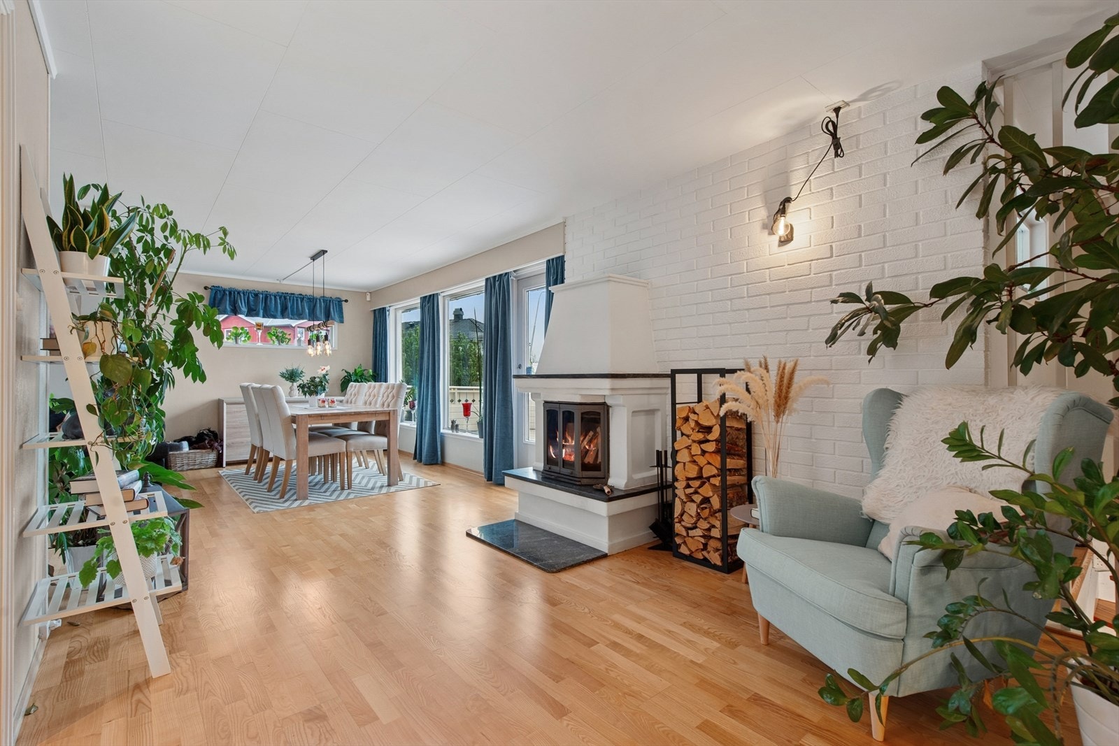 Fra stuen er det utgang til en veranda på 59 kvm. Galleribilde