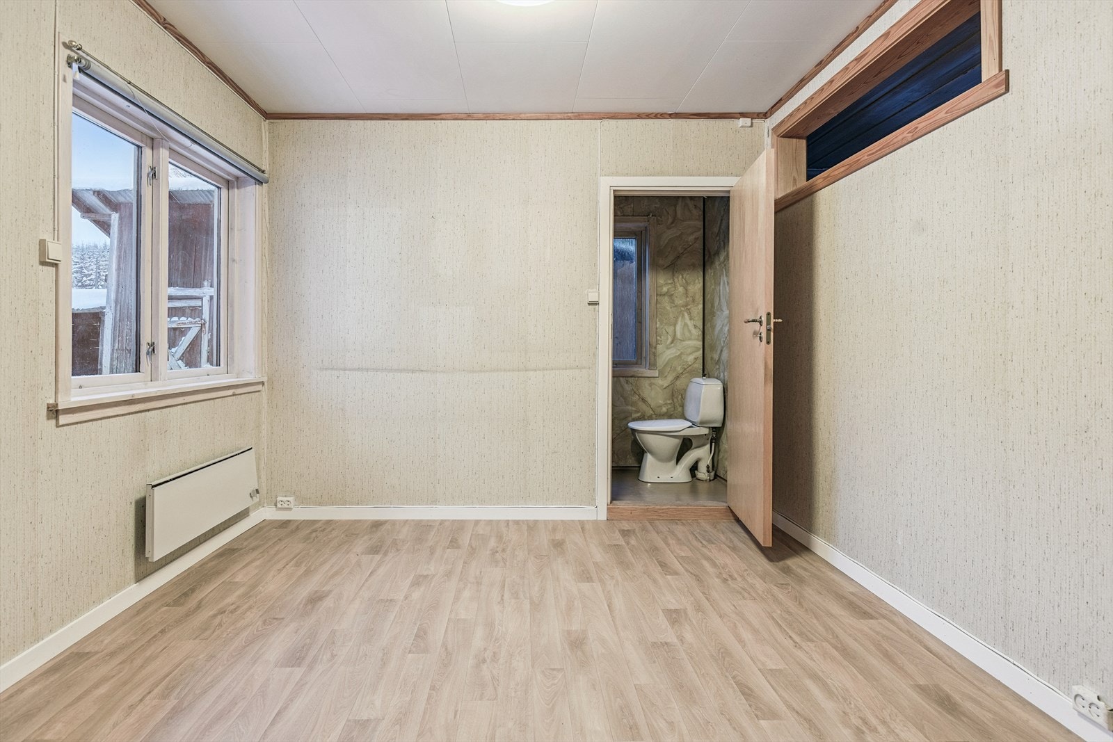 Soverommet i første etasje ligger praktisk til i tilknytning til badet. Galleribilde