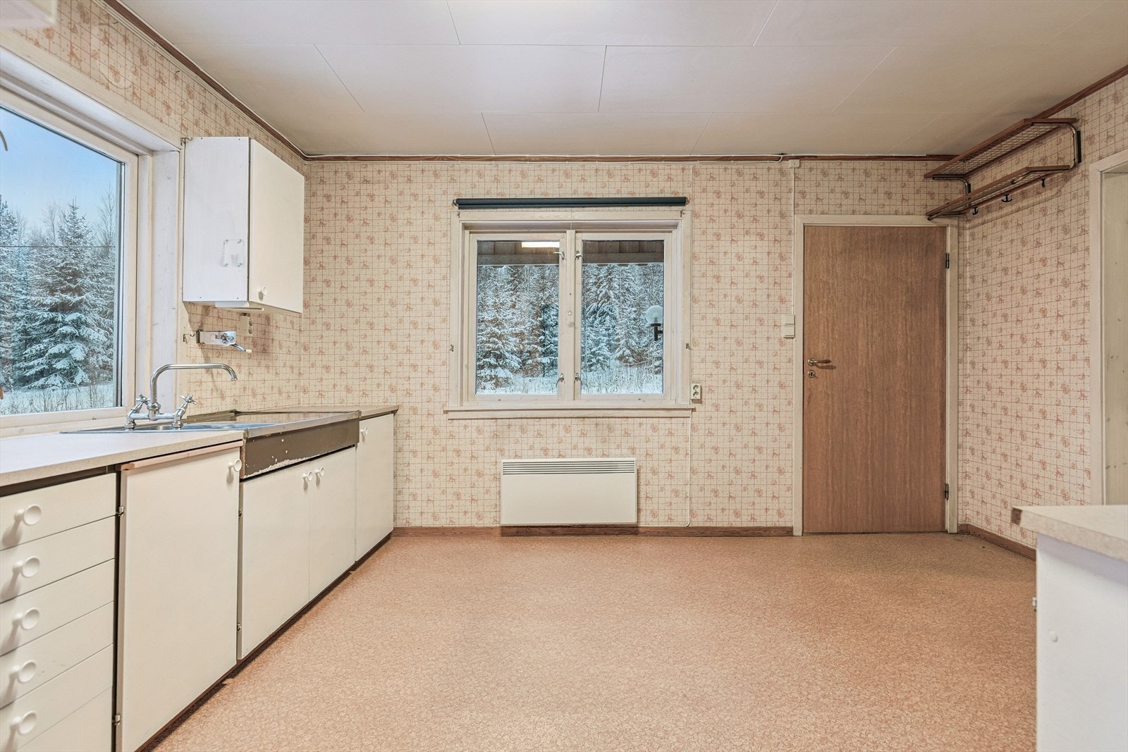 Vinduer på 2 vegger sørger for godt med lysinnslipp. Galleribilde