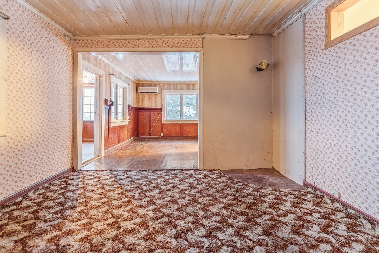 Fra stuen er det åpen tilgang til tilstøtende rom, som gir en luftig følelse. Galleribilde