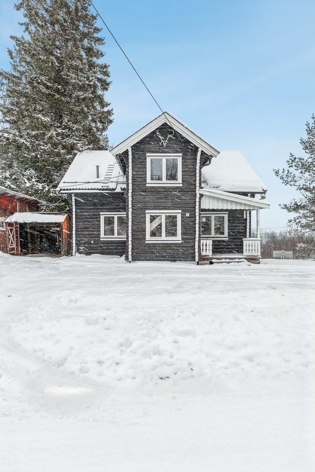 Eiendommen ligger i Holmenlia, et familievennlig område på Austmarka. Galleribilde