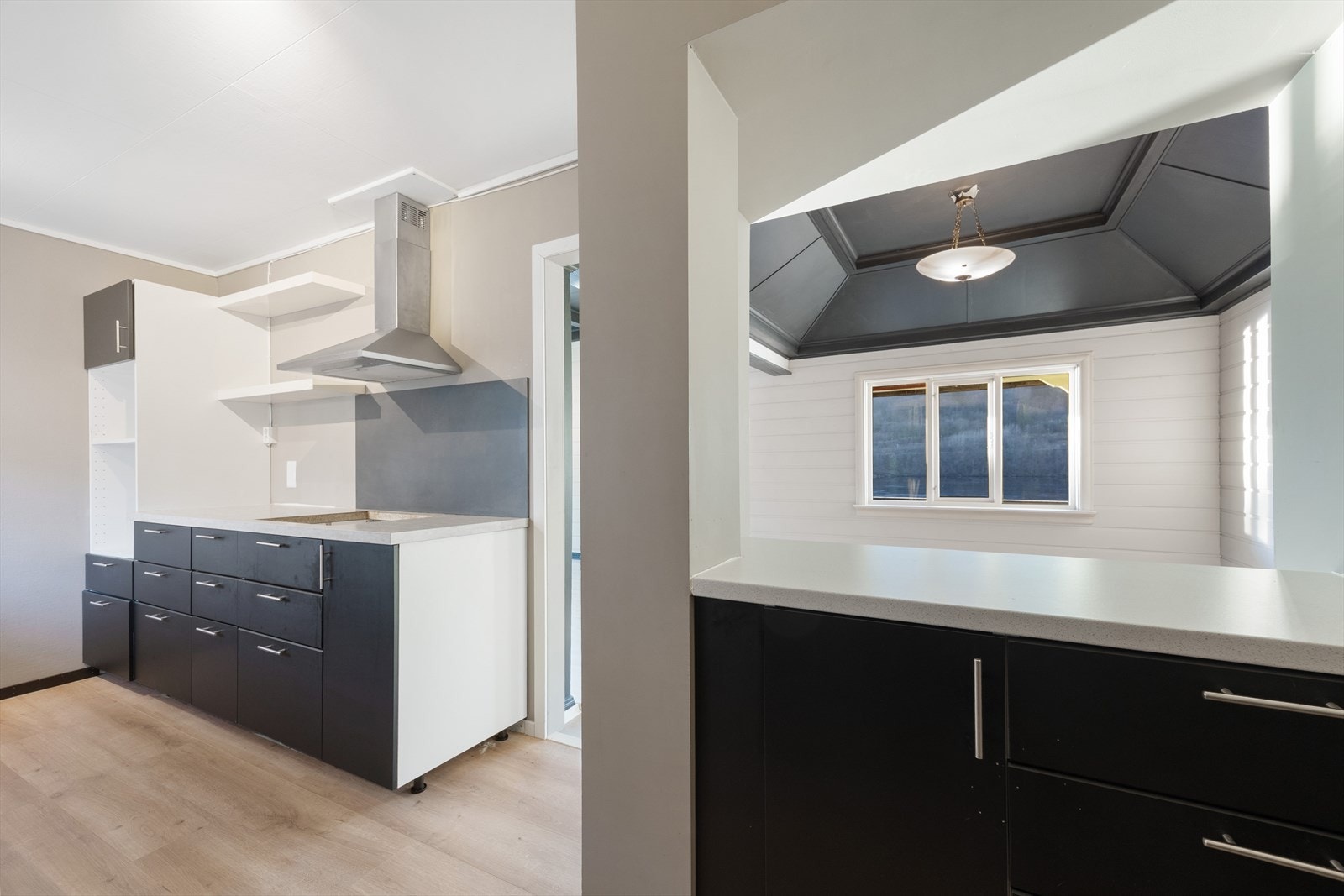 Kjøkkenet har et areal på 12 m². Galleribilde