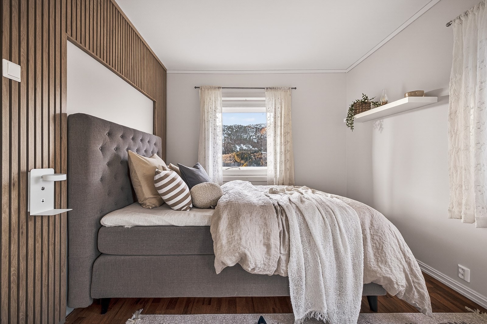 Det er spilevegg også på hovedsoverommet Galleribilde