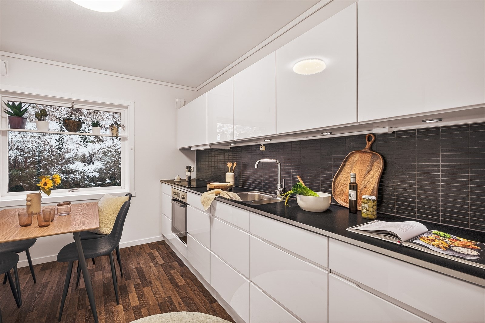 Kjøkkeninnredning er fra 2011 Galleribilde