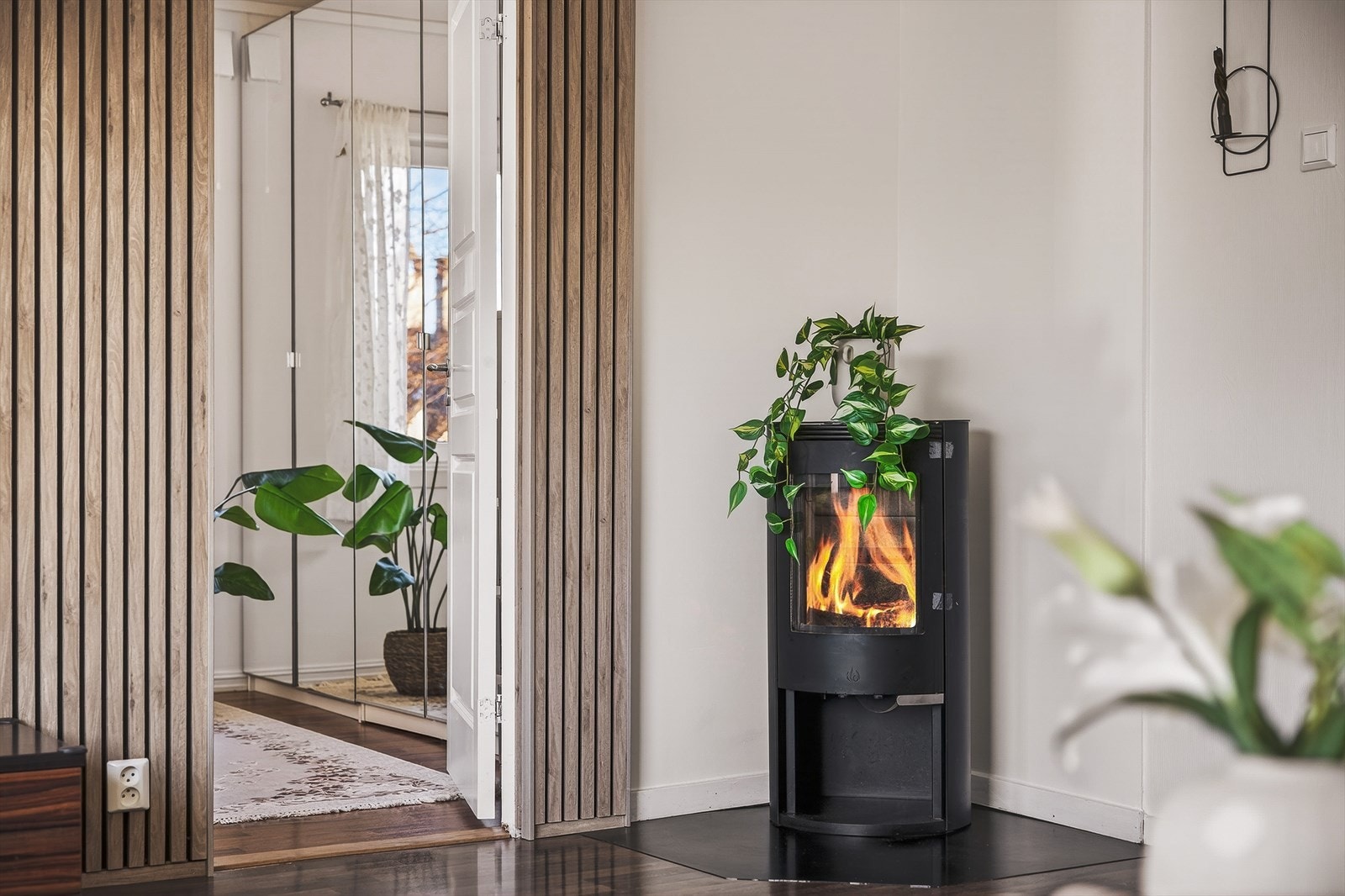 Nyere vedovn i stuen Galleribilde