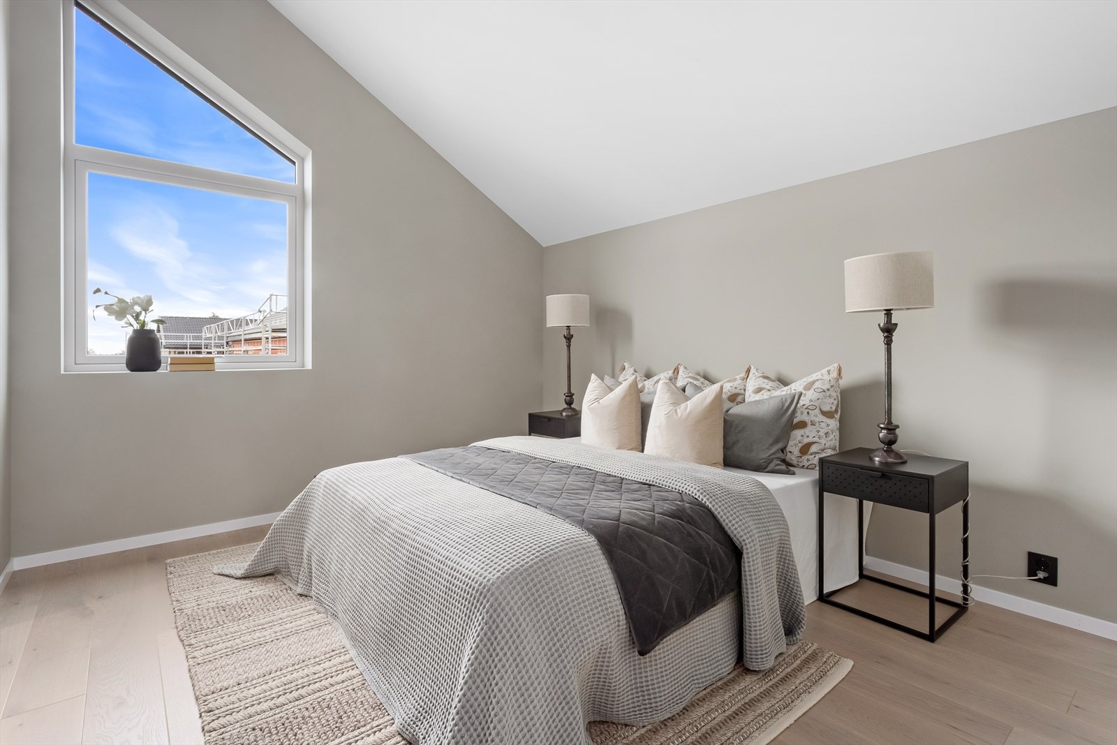 Boligens hovedsoverom ligger i andre etasje. Galleribilde